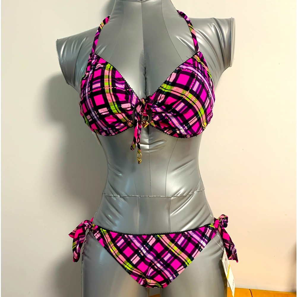 Women’s bikini swimwear